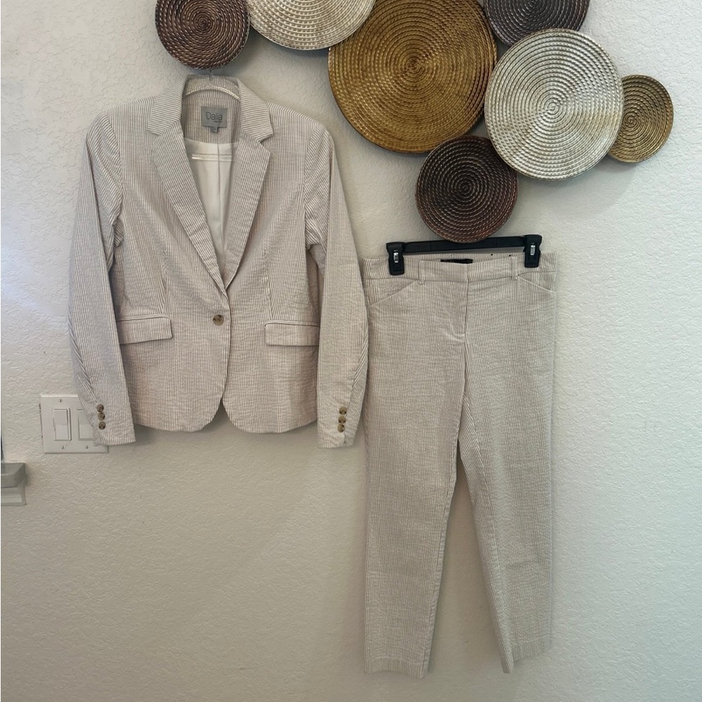 Dalia seersucker blazer‎ and pant suit set jacket size M pants size 6
